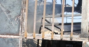 Επικίνδυνες εκρήξεις με μπουκάλες υγραερίου στην Χαλκίδα - Φωτογραφία 1