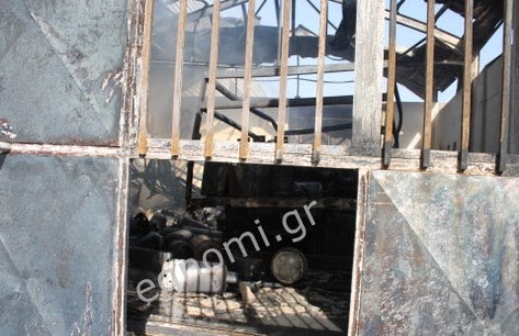 Επικίνδυνες εκρήξεις με μπουκάλες υγραερίου στην Χαλκίδα - Φωτογραφία 2
