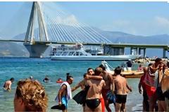 Πάτρα: Κολύμπησαν με την...καρδιά τους Ρίο - Αντίρριο τα μέλη του ΟΚΑΝΑ