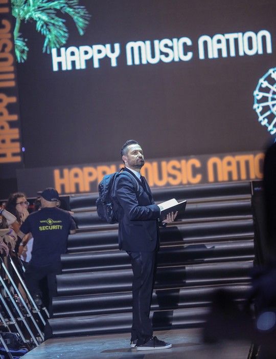 Τα 10 καλύτερα κλικ από τα MAD VMA 2014 - Φωτογραφία 2