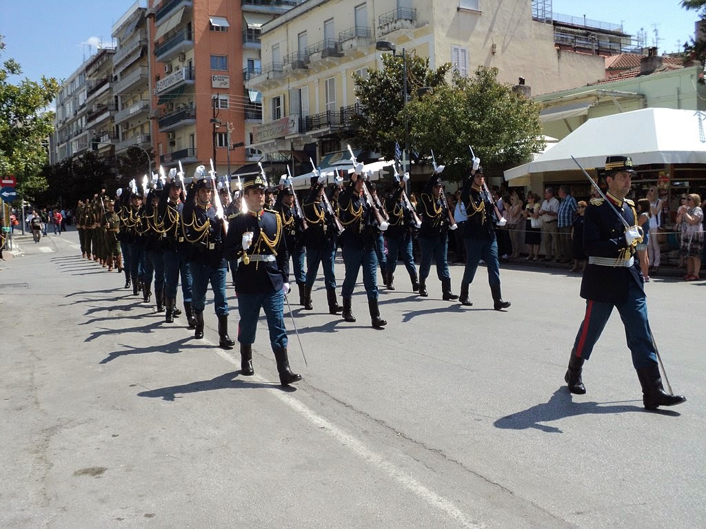 ΠΑΡΟΥΣΙΑ Α/ΓΕΕΘΑ ΣΤΙΣ ΕΟΡΤΑΣΤΙΚΕΣ ΕΚΔΗΛΩΣΕΙΣ ΣΤΙΣ ΣΕΡΡΕΣ - Φωτογραφία 2