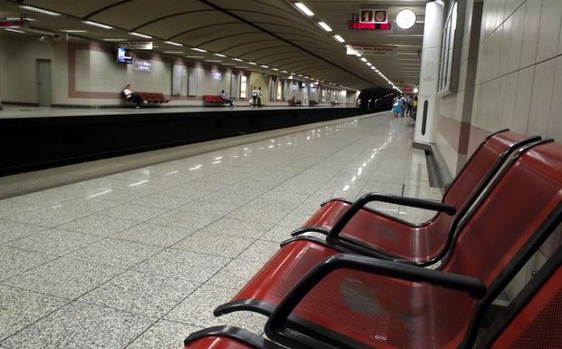 Τραγωδία στο Μετρό Ακρόπολης: Αυτοκτόνησε πέφτοντας στις ράγες - Φωτογραφία 1