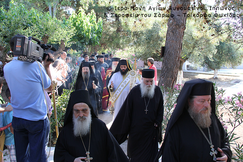 Ανακομιδή λειψάνων μιας σύγχρονης οσιακής μορφής της Ι. Μ. Πατρών - Φωτογραφία 12