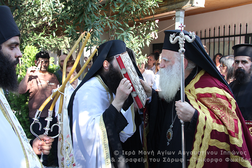 Ανακομιδή λειψάνων μιας σύγχρονης οσιακής μορφής της Ι. Μ. Πατρών - Φωτογραφία 9