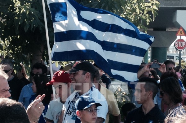 Επέστρεψε από τη Βραζιλία η Εθνική - Θερμή υποδοχή στους διεθνείς στο Ελ. Βενιζέλος από δεκάδες φιλάθλους - Φωτογραφία 3