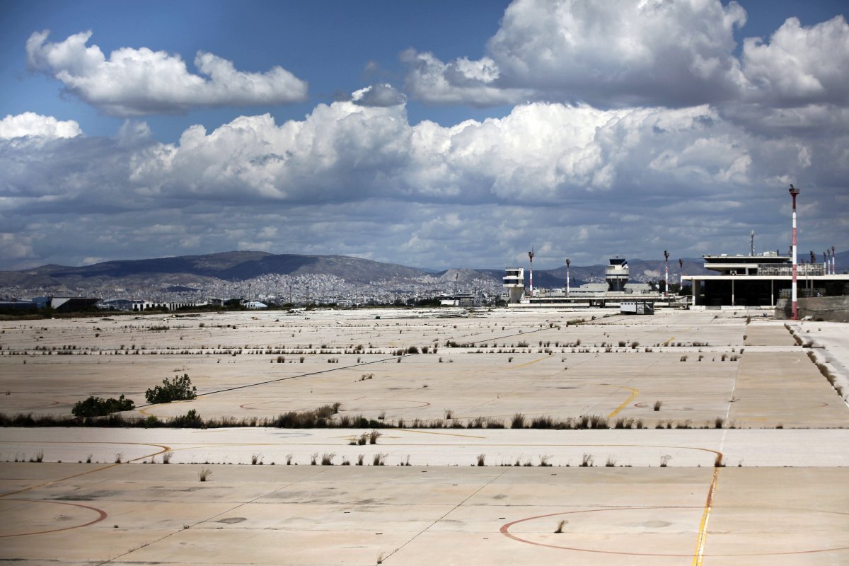 Συγκλονιστικές φωτογραφίες από το ερειπωμένο Ελληνικό - Σοκάρει η τραγική κατάσταση που βρίσκεται [photos] - Φωτογραφία 17