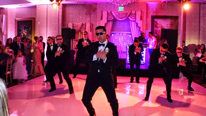 VIDEO: Χορογραφία – έκπληξη γαμπρού και φίλων για τη νύφη σαρώνει στο διαδίκτυο - Φωτογραφία 1