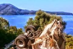 Τροχαίο ατύχημα στην Ηγουμενίτσα - Απορριμματοφόρο ντελαπάρισε και τραυματίστηκαν 2 άτομα