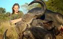 19χρονη ποζάρει δίπλα στα ζώα που σκοτώνει: Κύμα αντιδράσεων στο διαδίκτυο [photos] - Φωτογραφία 5