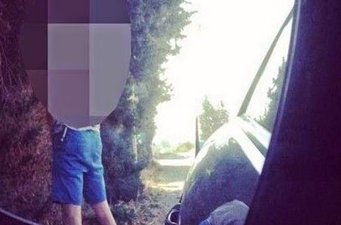 Γνωστός Έλληνας ηθοποιός βγήκε από το αμάξι, ούρησε και μετά το πόσταρε στο Facebook - Φωτογραφία 1