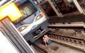 Βίντεο που κόβει την ανάσα: Έγκυος πέφτει σε γραμμές τρένου και σώζεται τη τελευταία στιγμή