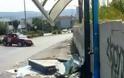 Πάτρα: Τροχαίο ατύχημα στην Πανεπιστημίου - ΙΧ καρφώθηκε σε στάση λεωφορείου