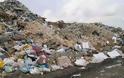 Σε ύψος πέντε μέτρων φθάνουν τα σκουπίδια στην πρώην αμερικανική βάση της Νέας Μάκρης