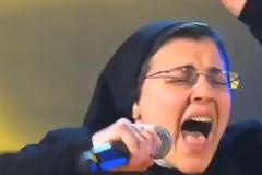 Η καλόγρια του The Voice, που έκανε πάταγο παγκοσμίως, χωρίς τα ράσα  -Πώς είναι η 25χρονη Κριστίνα [video]