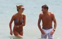 Ο Gerrard με την γυναίκα του στην παραλία - Φωτογραφία 2