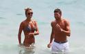 Ο Gerrard με την γυναίκα του στην παραλία - Φωτογραφία 4