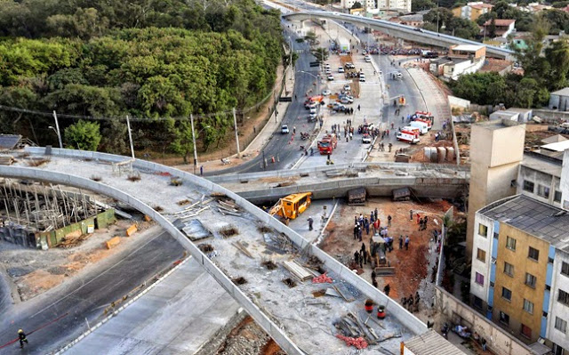 Η γέφυρα που έκοψε στα δύο οχήματα στη Βραζιλία - Φωτογραφία 6