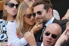 Ερωτευμένος και δεν το κρύβει ο Bradley Cooper