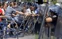 Σκόπια: Άγριες συμπλοκές Αλβανών διαδηλωτών και αστυνομικών [photos]
