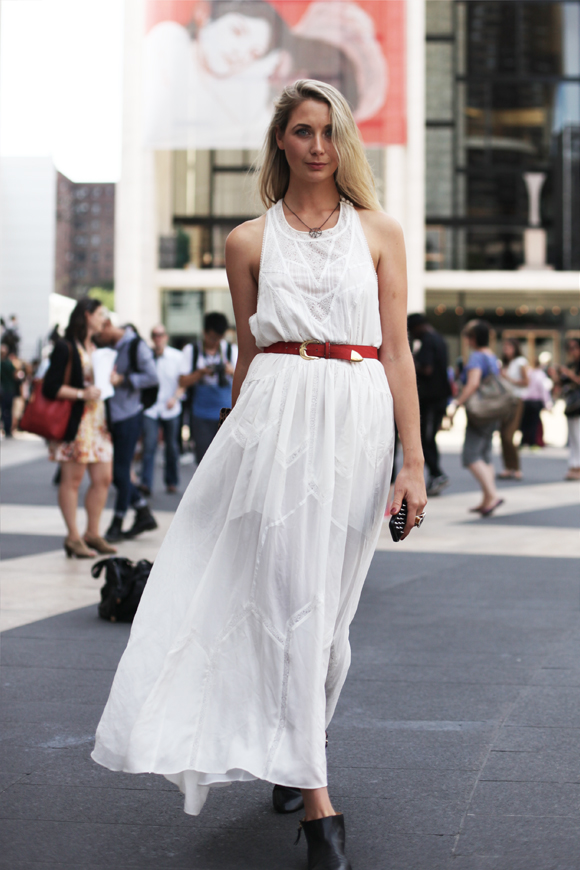 White Dress: Φόρεσε το λευκό σου φόρεμα με 10 διαφορετικούς τρόπους! - Φωτογραφία 2