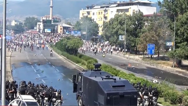 Μεγάλες ταραχές Αλβανών στα Σκόπια - Φωτογραφία 1