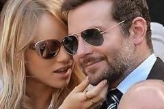 Ο Bradley Cooper είναι ευτυχισμένος και δεν το κρύβει! [photos]