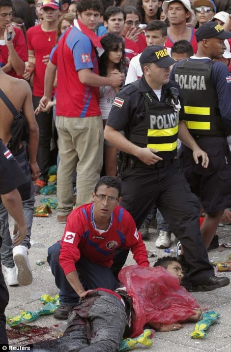 Αίμα και δάκρυα στην Κόστα Ρίκα - Μαχαίρωσαν τρεις φιλάθλους μετά από τον αποκλεισμό από το Μουντιάλ - Φωτογραφία 6