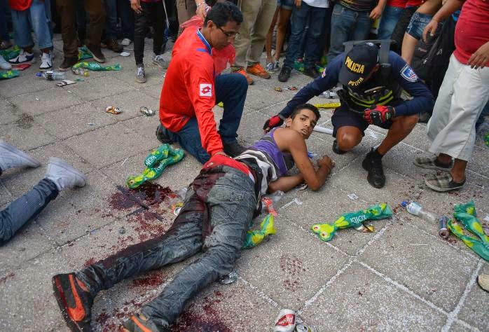 Αίμα και δάκρυα στην Κόστα Ρίκα - Μαχαίρωσαν τρεις φιλάθλους μετά από τον αποκλεισμό από το Μουντιάλ - Φωτογραφία 8