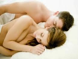 Γιατί πρέπει τα ζευγάρια να κοιμούνται χωρίς ρούχα - Φωτογραφία 1