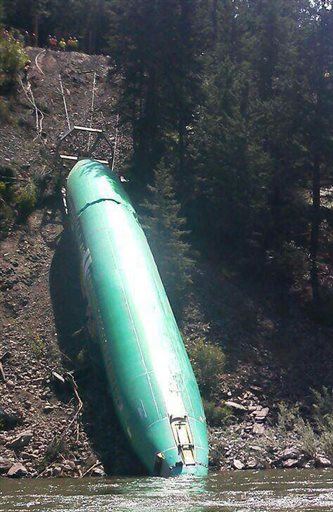 Απίστευτος εκτροχιασμός τρένου που μετέφερε αεροπλάνα - Τρία Boeing έπεσαν σε ποταμό [photos] - Φωτογραφία 6