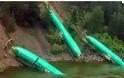 Απίστευτος εκτροχιασμός τρένου που μετέφερε αεροπλάνα - Τρία Boeing έπεσαν σε ποταμό [photos]
