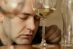 Δείτε με ποιες τροφές θα νικήσετε το hangover