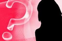 Πασίγνωστο μοντέλο αποκαλύπτει: «Και κυτταρίτιδα έχω και ραγάδες και ρυτίδες και άσπρες τρίχες έχω και τα μαλλιά μου βάφω συχνά»