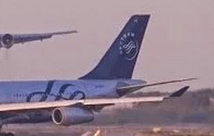 Ανατριχιαστικό βίντεο τη στιγμή που δύο αεροπλάνα παρολίγον να συγκρουστούν στο αεροδρόμιο Βαρκελώνης! - Φωτογραφία 1