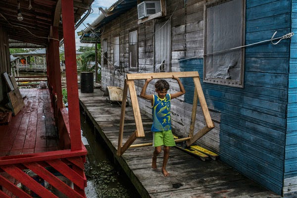 Το πλωτό χωριό του Αμαζονίου όπου όλοι παίζουν ποδόσφαιρο! [photos] - Φωτογραφία 6