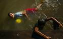 Το πλωτό χωριό του Αμαζονίου όπου όλοι παίζουν ποδόσφαιρο! [photos] - Φωτογραφία 5