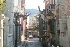 “Απρόσεκτος” οδηγός έθεσε εκτός κυκλοφορίας κεντρικό δρόμο της Ξάνθης – Παρέσυρε σκαλωσιά [video + photos]