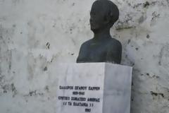 Η… προτομή της πρώτης Ελληνίδας φεμινίστριας την έκανε γνωστή στο χωριό