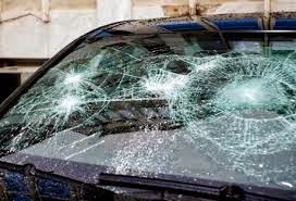 Μεθυσμένος Βούλγαρος έσπαζε καθρέφτες αυτοκινήτων στο Βόλο! - Φωτογραφία 1