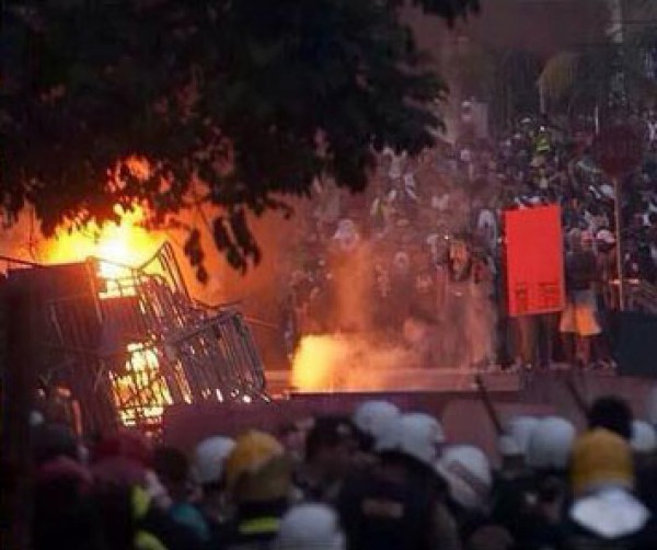 Κάηκε η Βραζιλία μετά το τέλος του αγώνα! Επεισόδια και συγκρούσεις μετά τον διασυρμό... [video + photos] - Φωτογραφία 2
