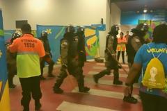 Κάηκε η Βραζιλία μετά το τέλος του αγώνα! Επεισόδια και συγκρούσεις μετά τον διασυρμό... [video + photos]