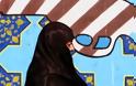Διετή ποινή φυλάκισης και μαστίγωμα για γυναίκα δημοσιογράφο στο Ιράν