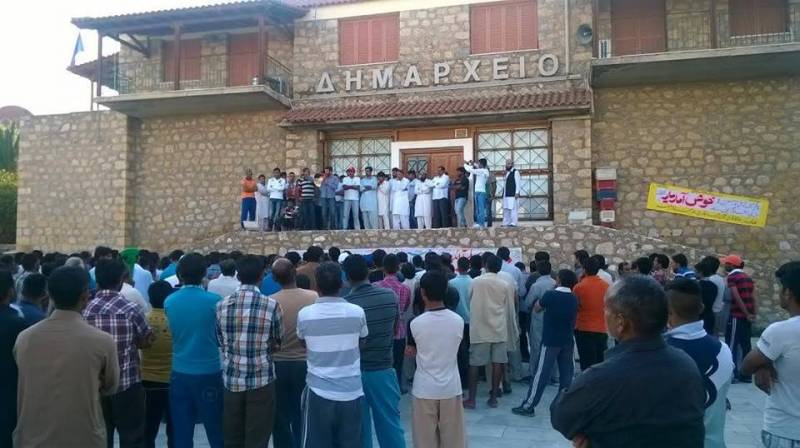 Ισλαμιστές λαθραίοι κατέλαβαν το Δημαρχείο στην Σκάλα Λακωνίας - Φωτογραφία 1