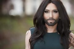 ΣΟΚ: Και μοντέλο τώρα η Conchita! Δες την στο fashion show του Jean Paul Gaultier!
