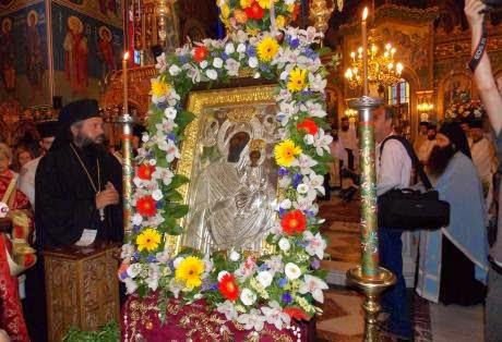 Πάτρα: Λαμπρή η υποδοχή της ιεράς εικόνας της Παναγίας Νοτενών στην Αγία Τριάδα - Δείτε φωτο - Φωτογραφία 1