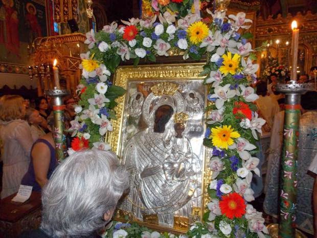 Πάτρα: Λαμπρή η υποδοχή της ιεράς εικόνας της Παναγίας Νοτενών στην Αγία Τριάδα - Δείτε φωτο - Φωτογραφία 12