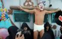 ΑΙΣΧΟΣ: Παραλιακό κλαμπ στη Λεμεσό «σταυρώνει» ξανά τον «Ιησού», τρελαίνει τους τουρίστες και προκαλεί [photos]