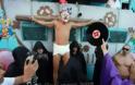 ΑΙΣΧΟΣ: Παραλιακό κλαμπ στη Λεμεσό «σταυρώνει» ξανά τον «Ιησού», τρελαίνει τους τουρίστες και προκαλεί [photos] - Φωτογραφία 3