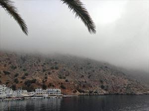 Πυκνή ομίχλη κάλυψε όλα τα Σφακιά - Ο καιρός στην Κρήτη σήμερα και αύριο [photos] - Φωτογραφία 1