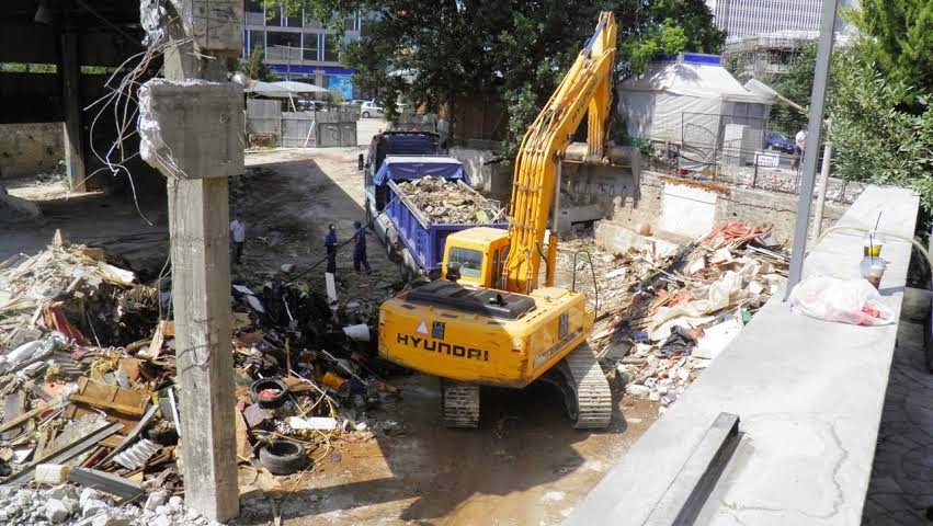 Κατεδαφίστηκε το ιστορικό αυθαίρετο της παλαιάς αποθήκης της ΗΒΗ [photos] - Φωτογραφία 8